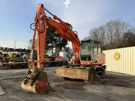 Escavatori gommati 2004 Fiat-Kobelco E145W (2)