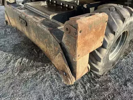 Escavatori gommati 2004 Fiat-Kobelco E145W (21)