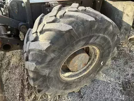 Escavatori gommati 2004 Fiat-Kobelco E145W (24)