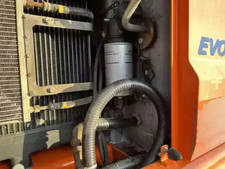 Escavatori gommati 2004 Fiat-Kobelco E145W (30)