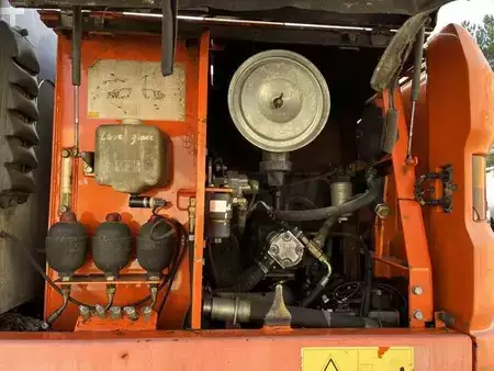 Escavatori gommati 2004 Fiat-Kobelco E145W (33)