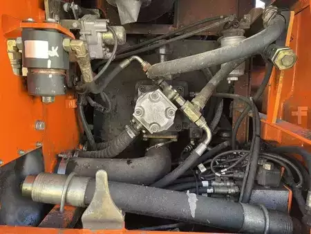 Escavatori gommati 2004 Fiat-Kobelco E145W (35)