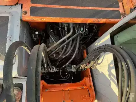 Escavatori gommati 2004 Fiat-Kobelco E145W (37)