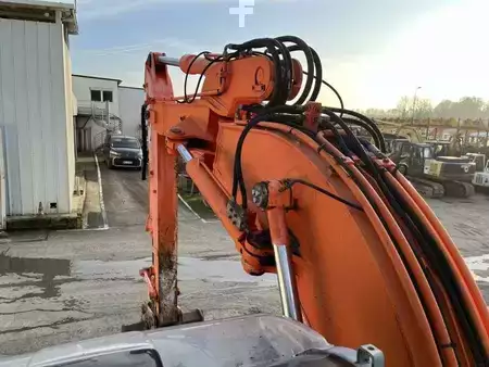Escavatori gommati 2004 Fiat-Kobelco E145W (39)
