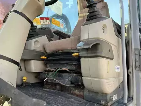 Escavatori gommati 2004 Fiat-Kobelco E145W (47)