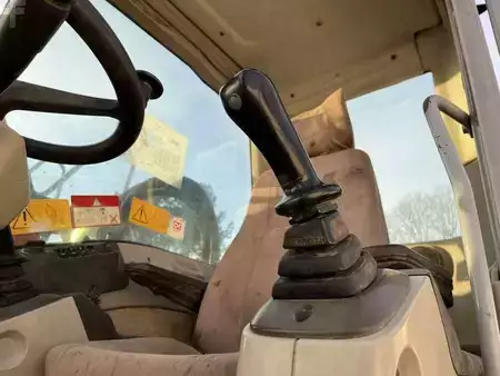 Escavatori gommati 2004 Fiat-Kobelco E145W (48)