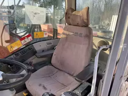 Escavatori gommati 2004 Fiat-Kobelco E145W (50)
