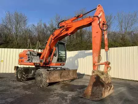 Escavatori gommati 2004 Fiat-Kobelco E145W (8)