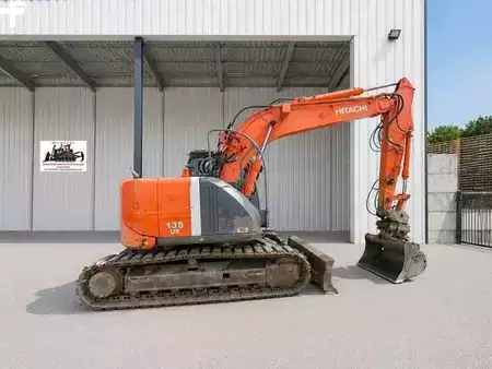 Koparki gąsienicowe 2010 Hitachi ZX135 US-3 (3)