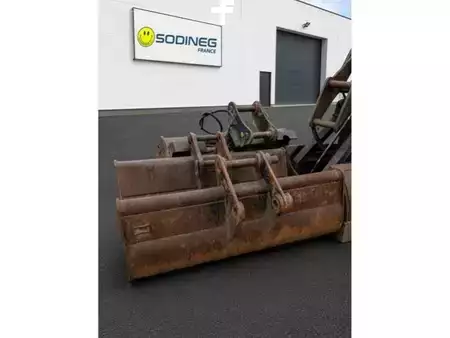 Pelles sur chenilles 2008 JCB JS220LC (11)