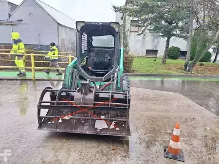 Outro 2015 Bobcat S450 - sans equipements (9)