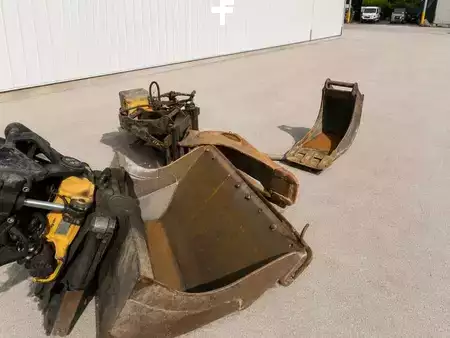 Pelle sur pneus 2021 JCB HYDRADIG 110 WT 4E (8)