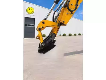 Autres 2024 JCB 4CX PRO (6)