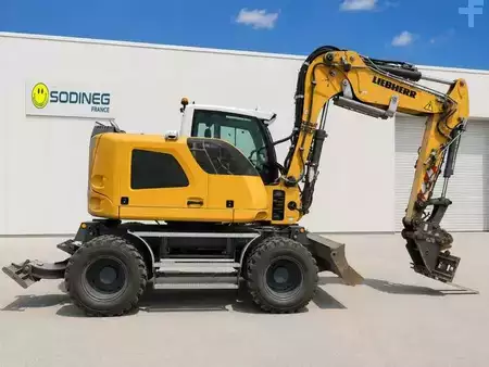 Mobiele graafmachines 2018 Liebherr A 910 COMPACT LITRONIC (1)