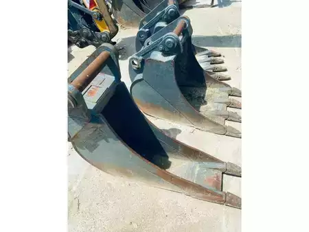 Mobiele graafmachines 2018 Liebherr A 910 COMPACT LITRONIC (30)