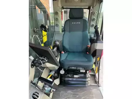 Korečková rýpadla 2025 Volvo ECR145FL + ROTOTILT (7)
