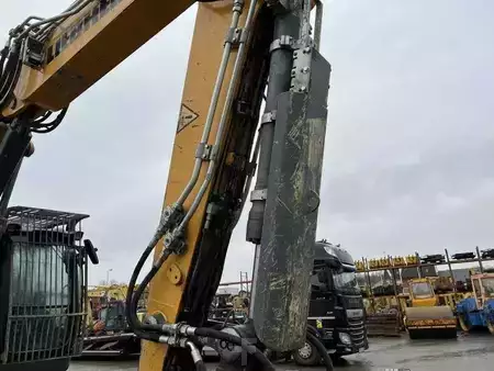 Гідравлічні екскаватори 2018 Liebherr R926 COMPACT (14)