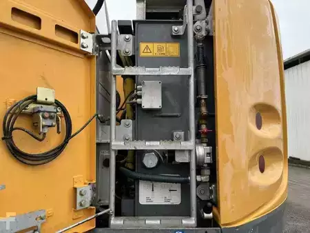 Гідравлічні екскаватори 2018 Liebherr R926 COMPACT (42)