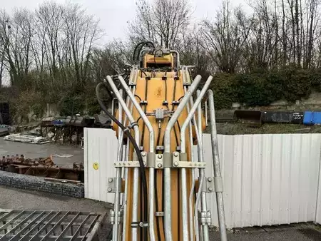 Гідравлічні екскаватори 2018 Liebherr R926 COMPACT (44)