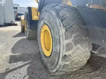 Chargeuse sur pneus 2010 Komatsu WA480-6 (19)
