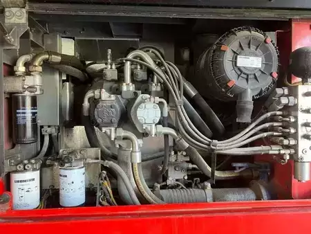 Перевантажувальні роботи на екскаваторах 2018 Liebherr R922LC (12)