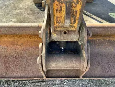 Lánctalpas kotrógép 1998 JCB JS130 (14)