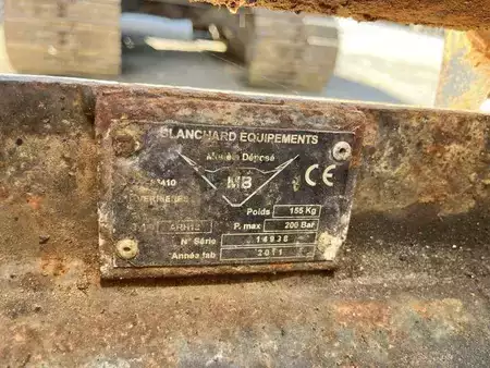Lánctalpas kotrógép 1998 JCB JS130 (17)