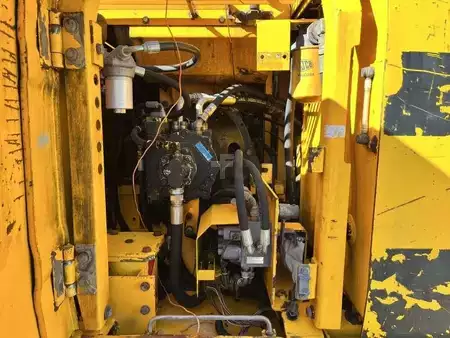 Lánctalpas kotrógép 1998 JCB JS130 (32)