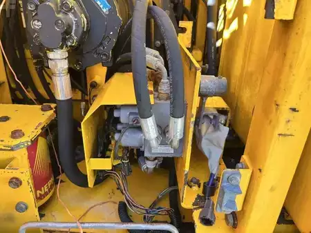 Lánctalpas kotrógép 1998 JCB JS130 (34)