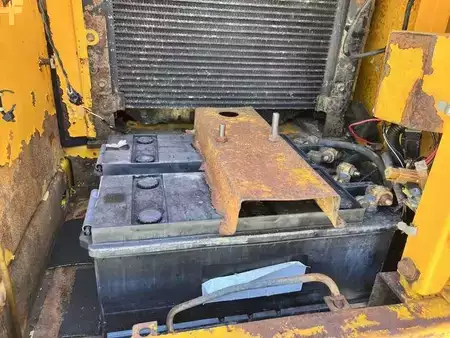 Lánctalpas kotrógép 1998 JCB JS130 (36)