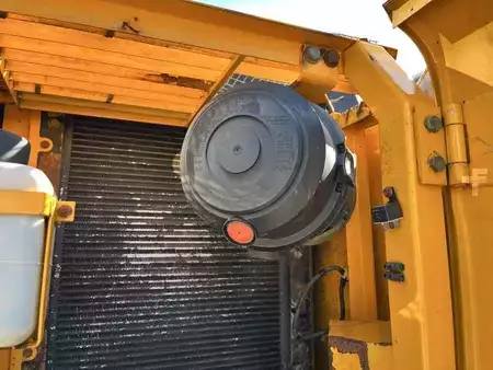 Lánctalpas kotrógép 1998 JCB JS130 (37)
