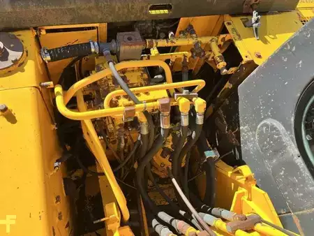 Lánctalpas kotrógép 1998 JCB JS130 (39)