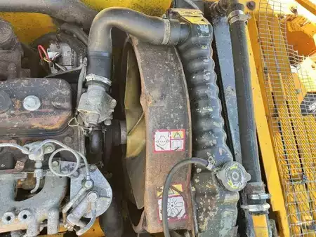 Lánctalpas kotrógép 1998 JCB JS130 (43)