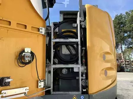 Гідравлічні екскаватори 2015 Liebherr R926 COMPACT LC (39)