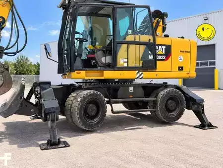 Перевантажувальні роботи на екскаваторах 2020 Caterpillar MH3022 (14)