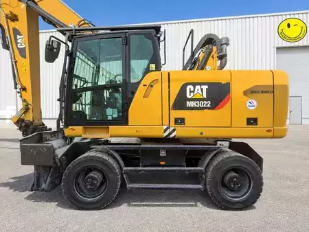Перевантажувальні роботи на екскаваторах 2020 Caterpillar MH3022 (4)