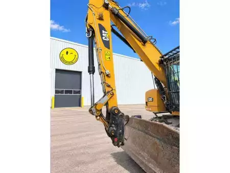 Перевантажувальні роботи на екскаваторах 2020 Caterpillar MH3022 (8)