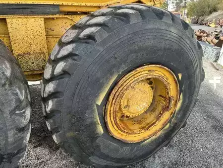 Zalomené klouby-dampry  1989 Volvo A35 6X6 (13)