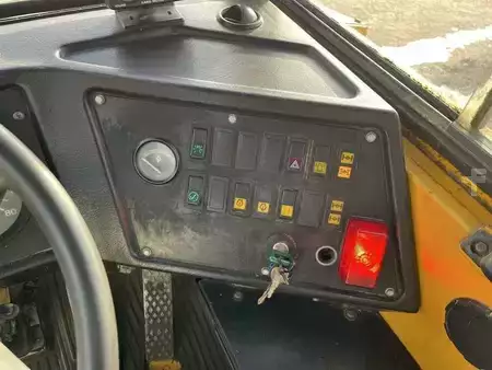 Zalomené klouby-dampry  1989 Volvo A35 6X6 (34)