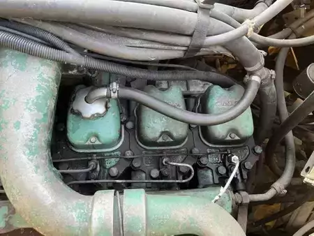 Zalomené klouby-dampry  1989 Volvo A35 6X6 (43)