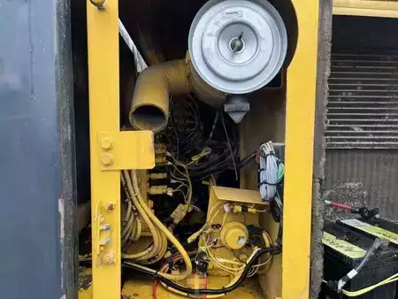 Korečková rýpadla 2000 Komatsu PC180LC-6K (29)