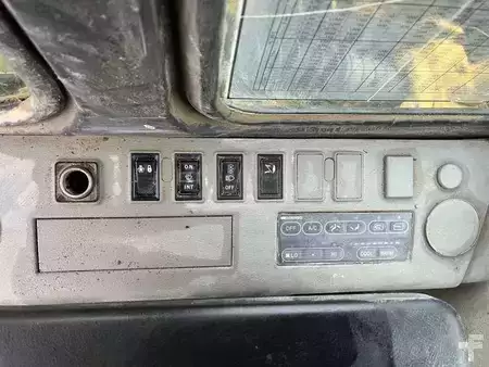 Korečková rýpadla 2000 Komatsu PC180LC-6K (46)