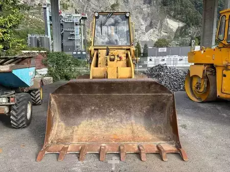 Lánctalpas rakodó 1990 Caterpillar 953 (13)