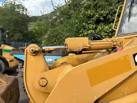 Lánctalpas rakodó 1990 Caterpillar 953 (24)