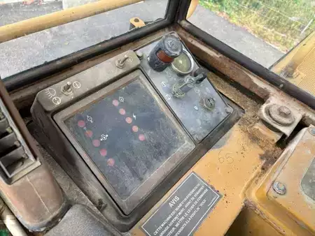 Lánctalpas rakodó 1990 Caterpillar 953 (46)