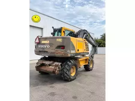 Escavadora de rodas 2006 Volvo EW 160 B (2)
