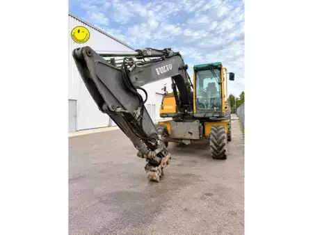 Escavadora de rodas 2006 Volvo EW 160 B (4)