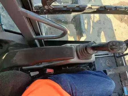 Překládací bagry  2018 Fuchs MHL320F (25)