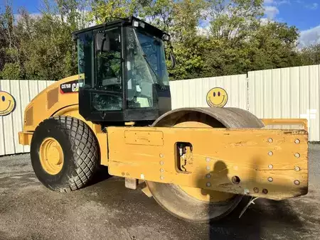 Fårfodruller 2018 Caterpillar CS76B (1)
