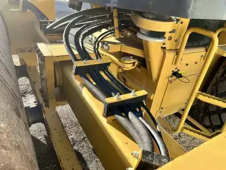 Fårfodruller 2018 Caterpillar CS76B (27)